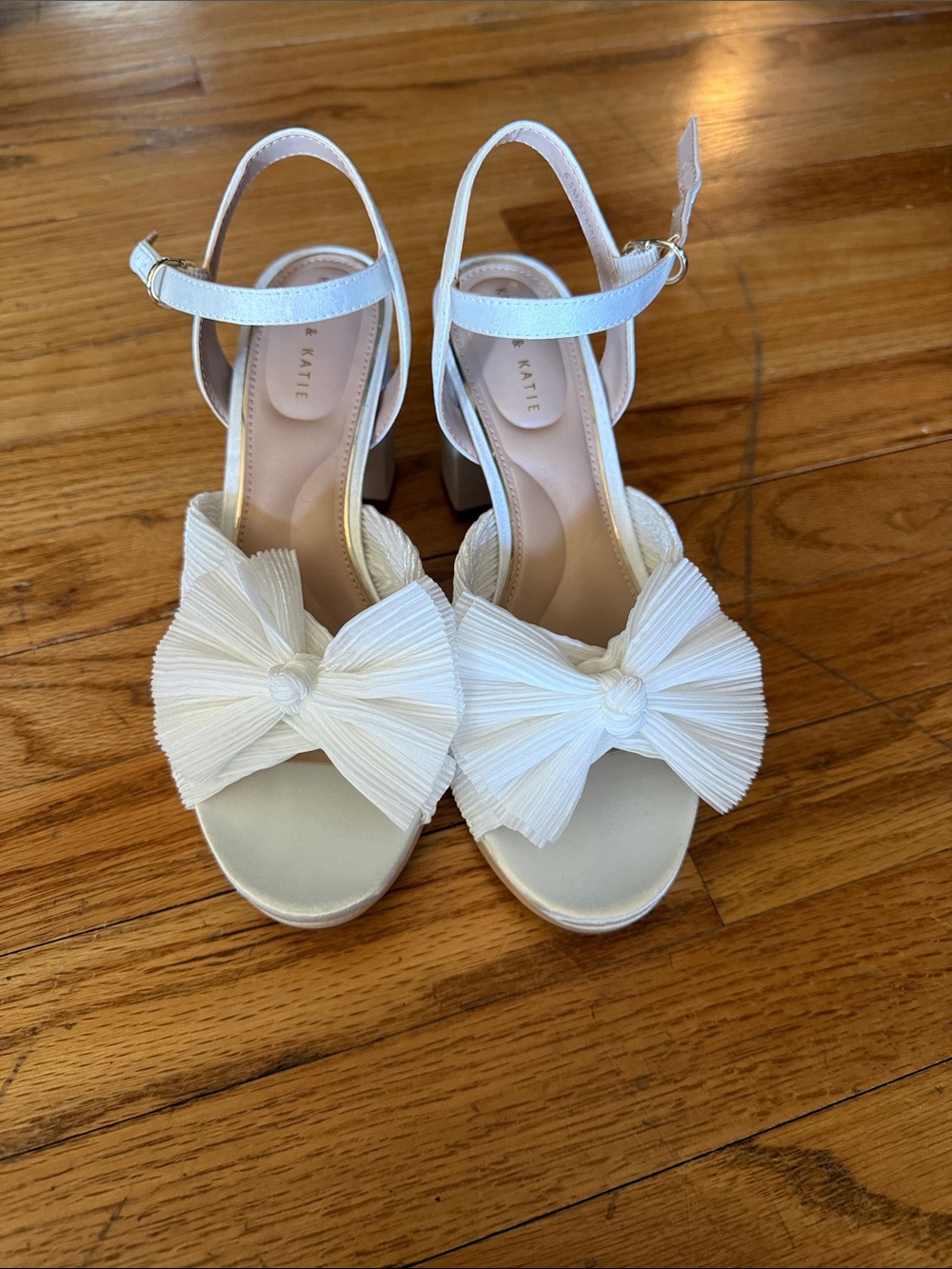 Kelly & Katie White Bow Sandal Heels